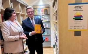 Українська книжкова поличка в бібліотеці міста Брно, Чехія